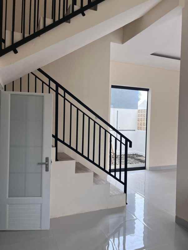 dijual rumah malangrejo