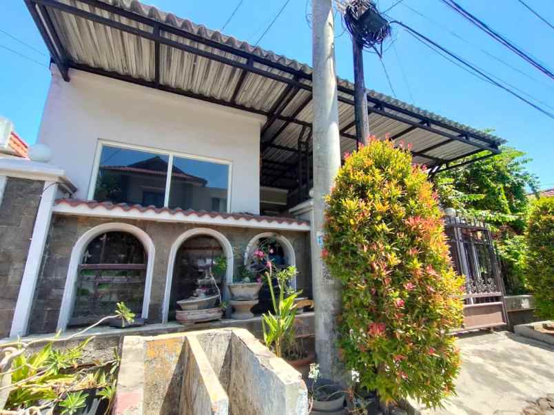 dijual rumah manyar