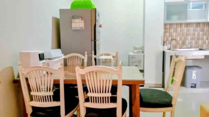 dijual rumah manyar indah