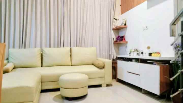 dijual rumah manyar indah