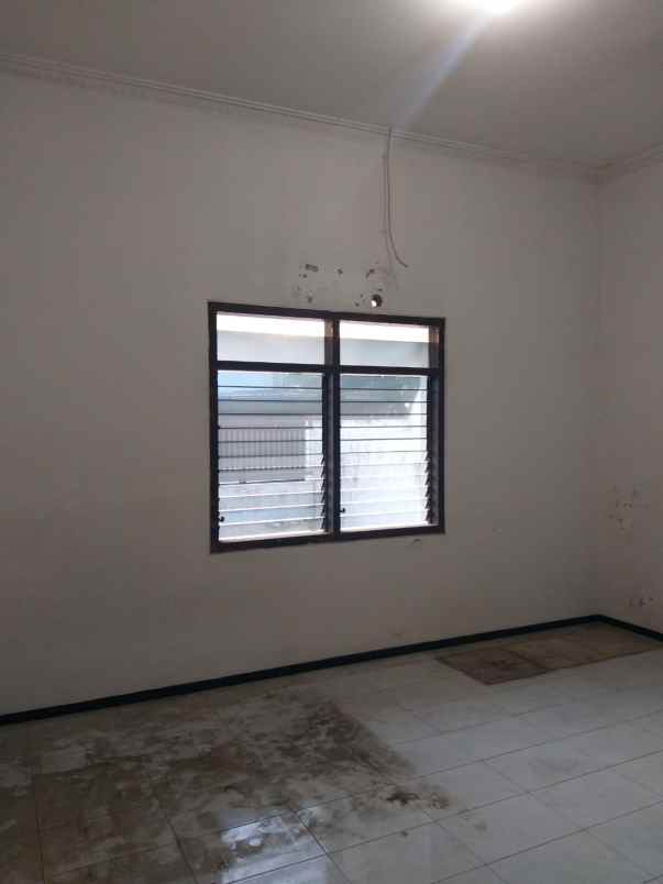 dijual rumah manyar jaya