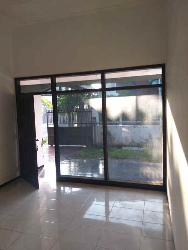 dijual rumah manyar jaya