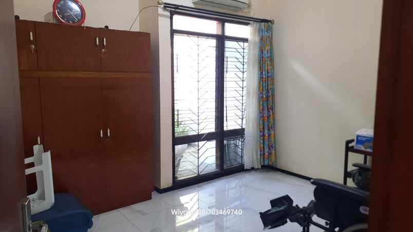 dijual rumah manyar tirtoyoso