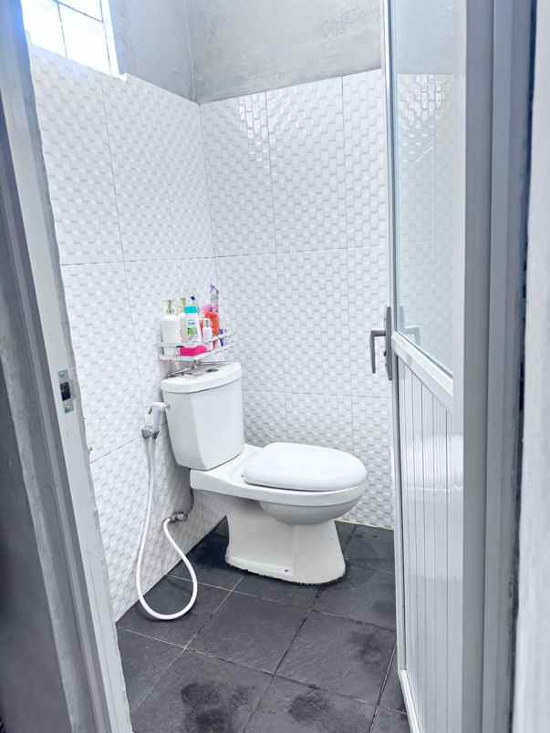 dijual rumah mega regency