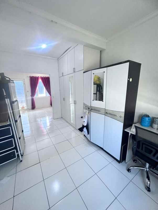 dijual rumah mega regency