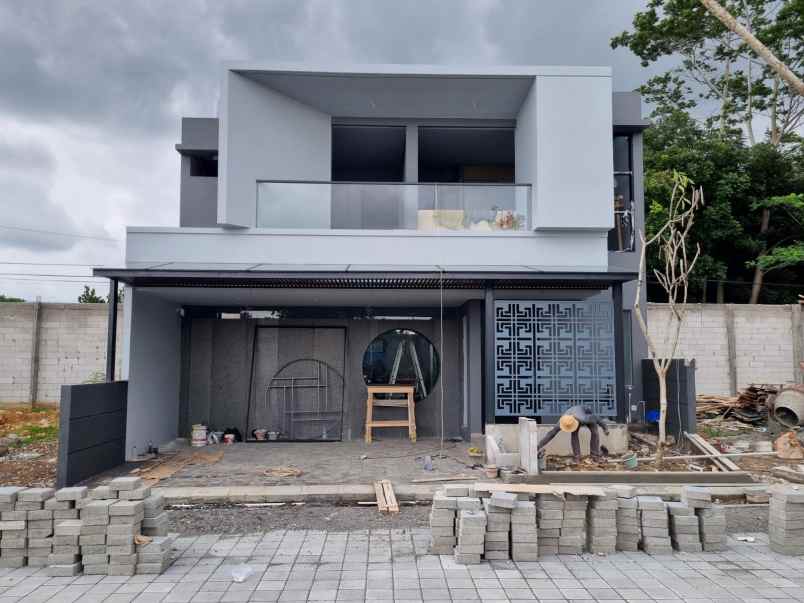 dijual rumah megah modern dekat sleman city hall yogya