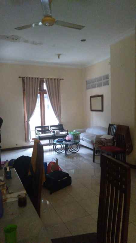 dijual rumah menteng jakarta pusat 2 5 lantai nego