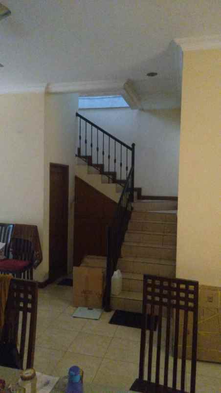 dijual rumah menteng jakarta pusat 2 5 lantai nego