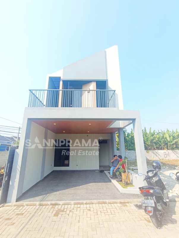 dijual rumah meruyung