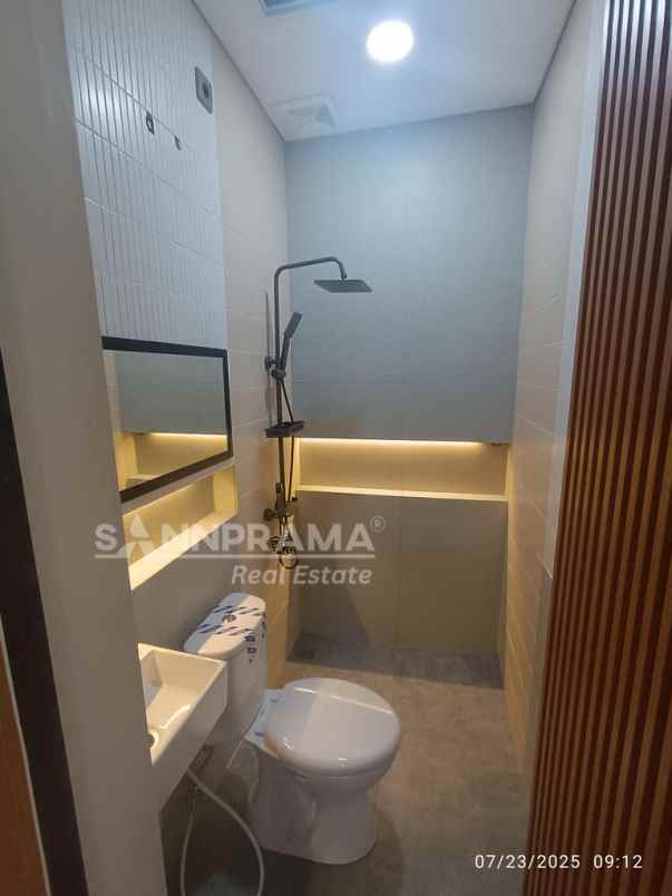 dijual rumah meruyung