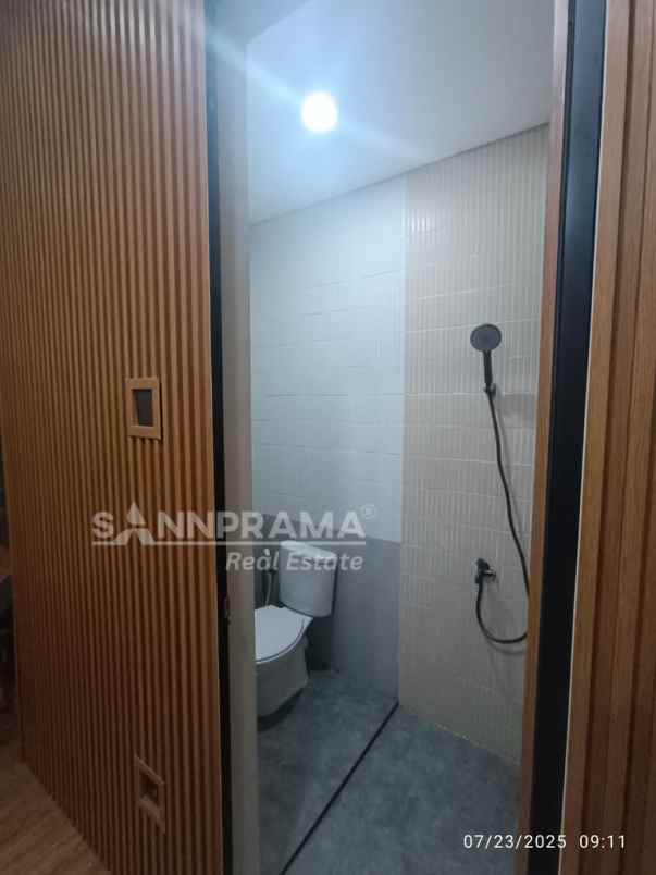 dijual rumah meruyung