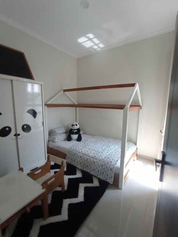 dijual rumah meteseh