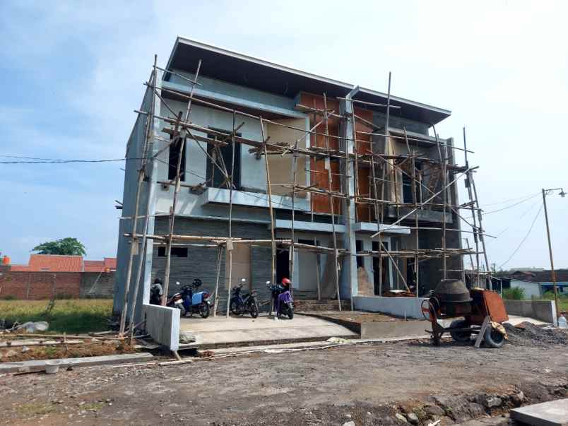 dijual rumah mewah murah di solo baru baki