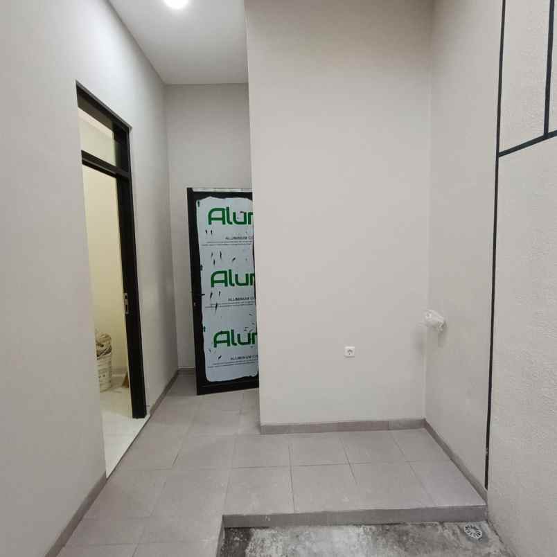 dijual rumah mulyosari utara