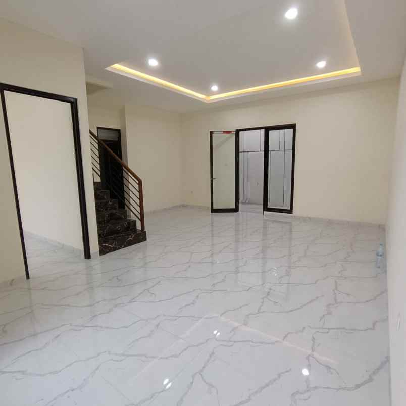 dijual rumah mulyosari utara