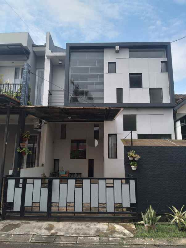 dijual rumah nerada estate