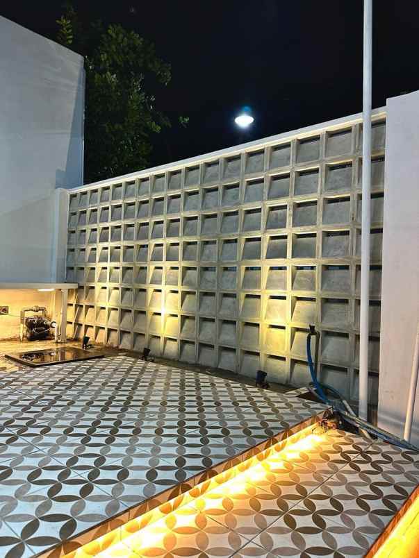 dijual rumah ngagel wasana