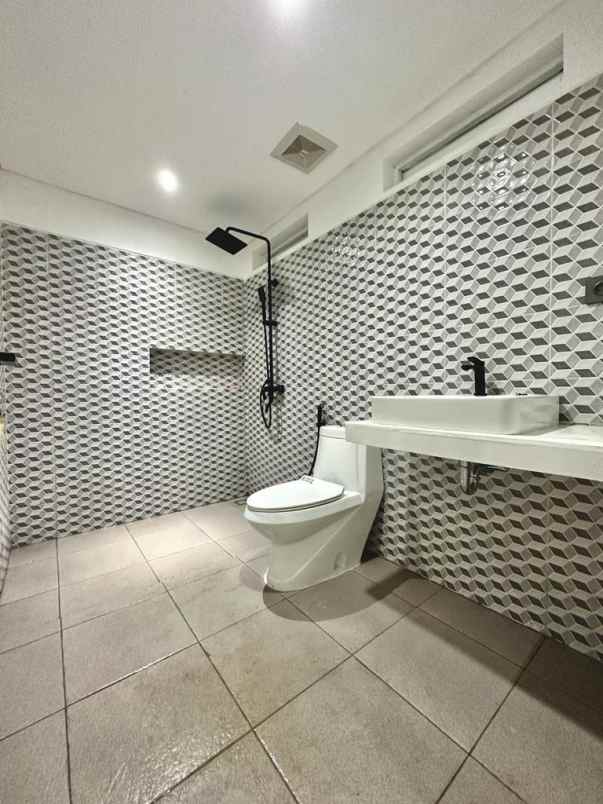 dijual rumah ngagel wasana