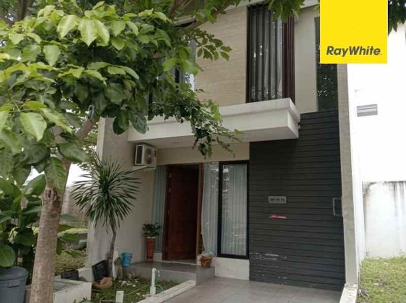 dijual rumah north west lake citraland