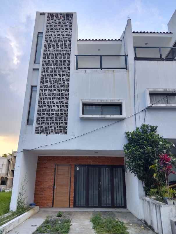 dijual rumah nuansa alam setiabudi