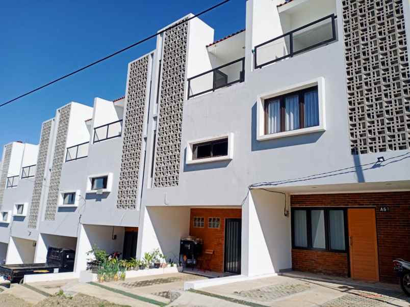 dijual rumah nuansa alam setiabudi