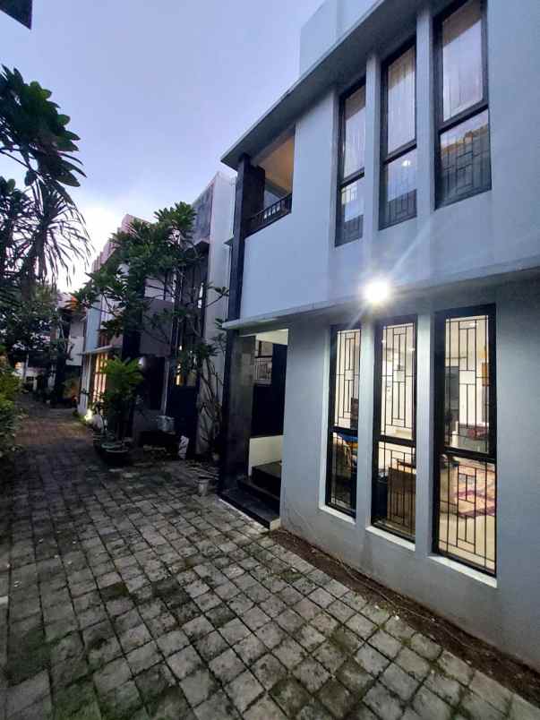 dijual rumah nuansa bali maisonette