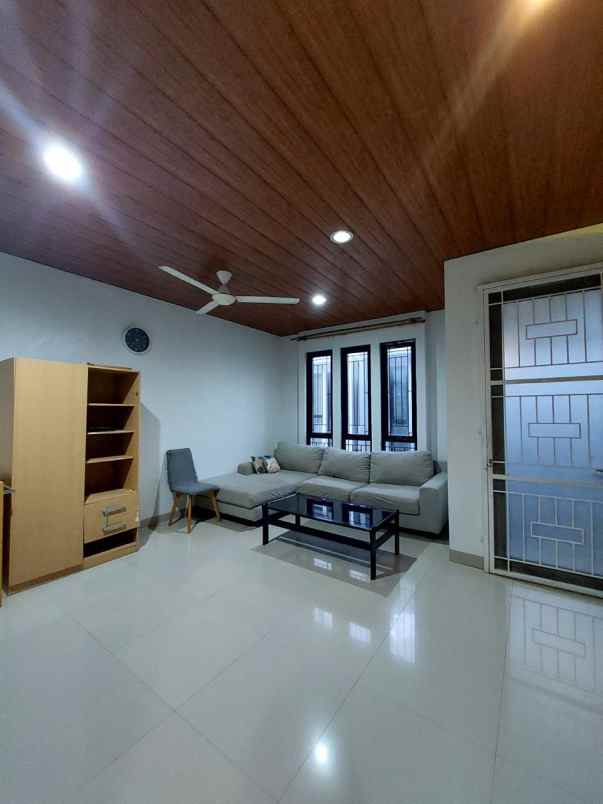 dijual rumah nuansa bali maisonette