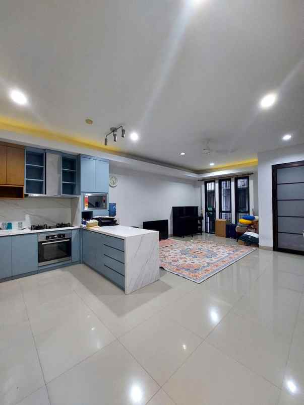 dijual rumah nuansa bali maisonette