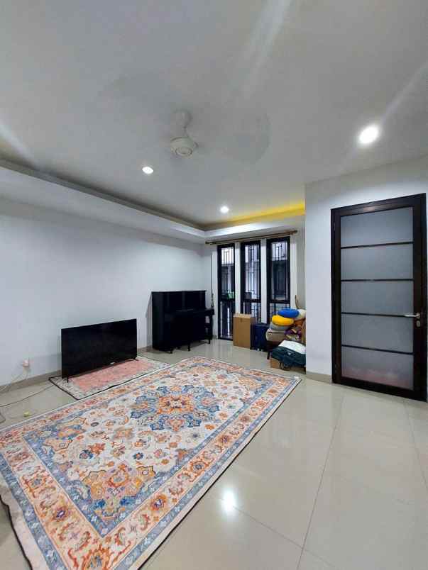 dijual rumah nuansa bali maisonette