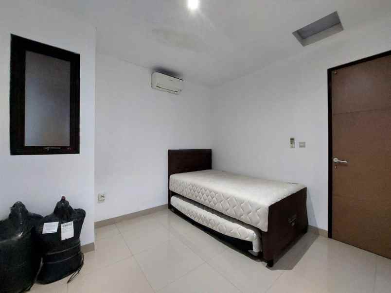 dijual rumah nuansa bali maisonette