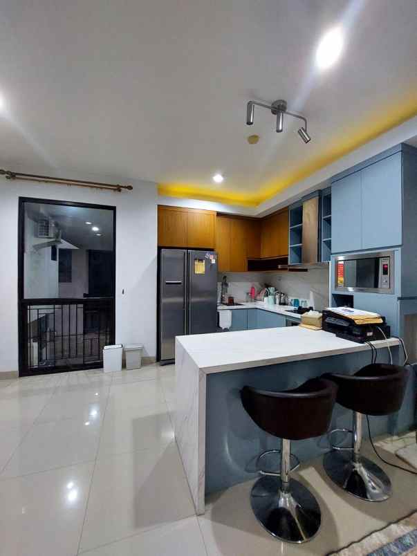 dijual rumah nuansa bali maisonette