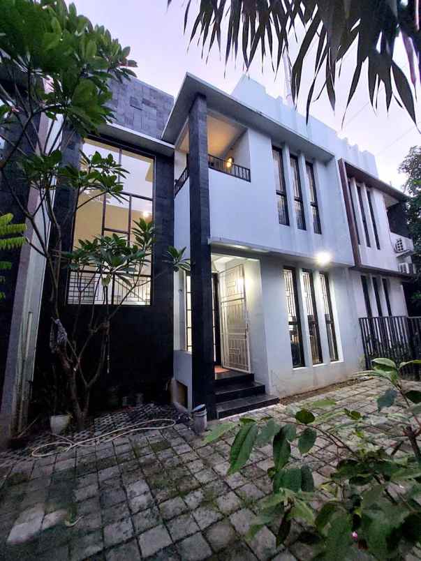 dijual rumah nuansa bali maisonette