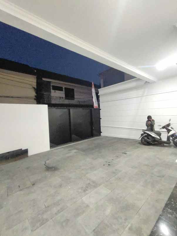 dijual rumah otista bidara cina