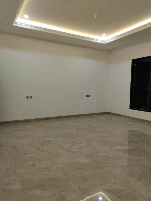 dijual rumah otista bidara cina
