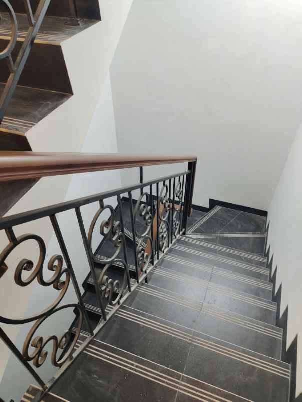 dijual rumah otista bidara cina