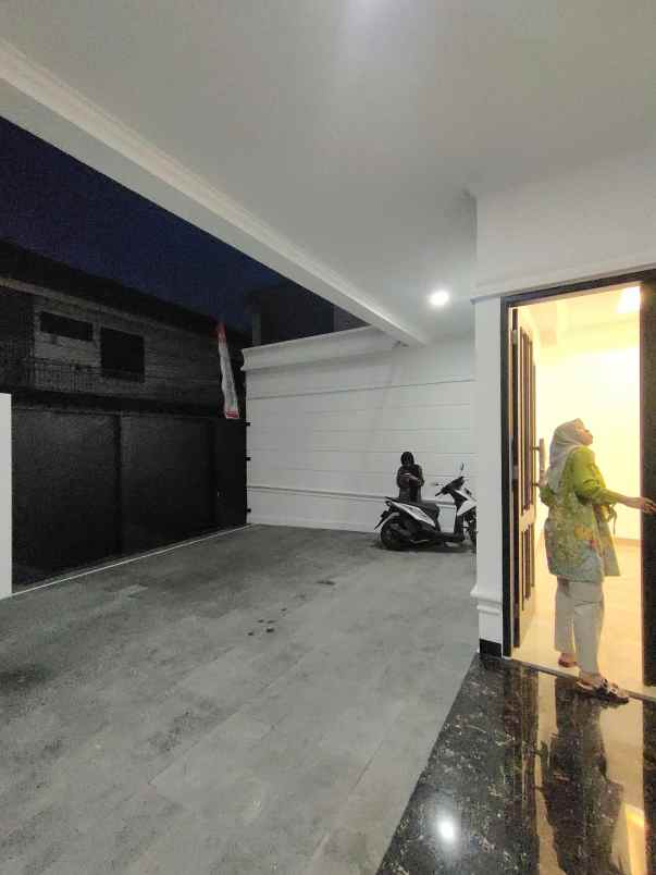 dijual rumah otista bidara cina