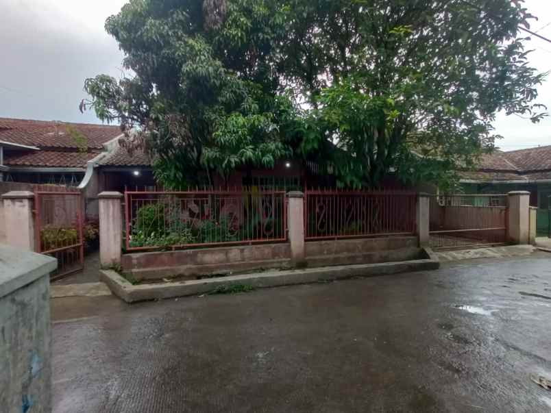 dijual rumah padasuka