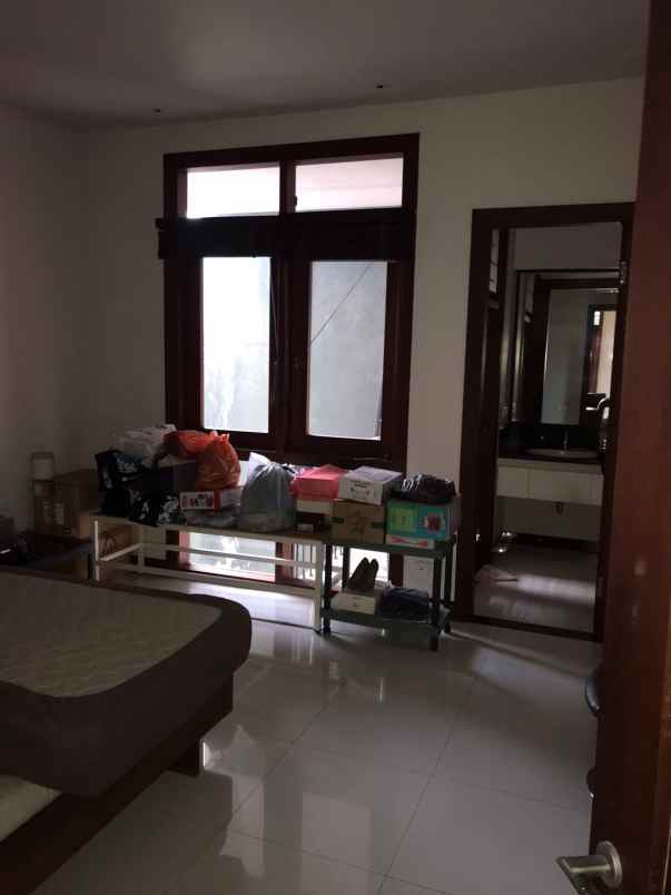 dijual rumah pakuwon city