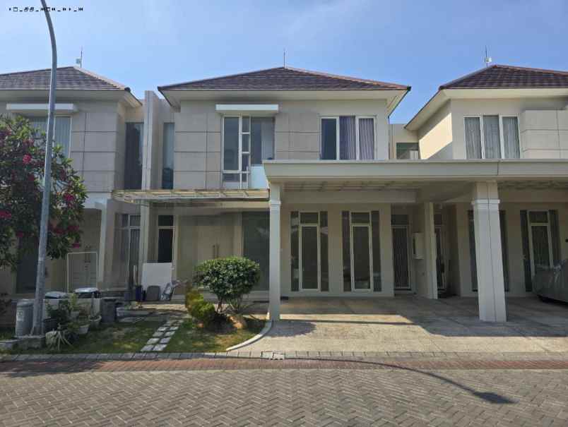 dijual rumah pakuwon city