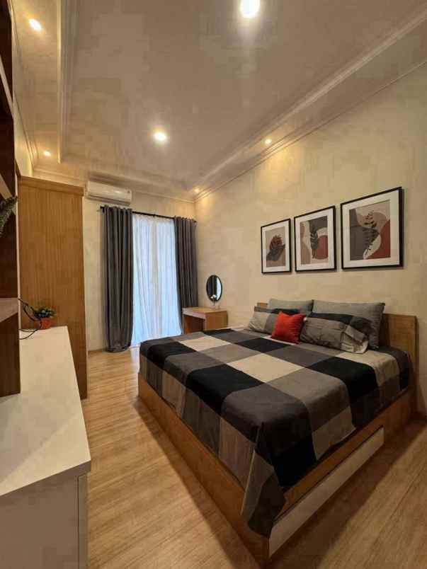 dijual rumah pakuwon city