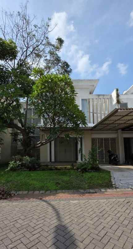 dijual rumah pakuwon city long beach