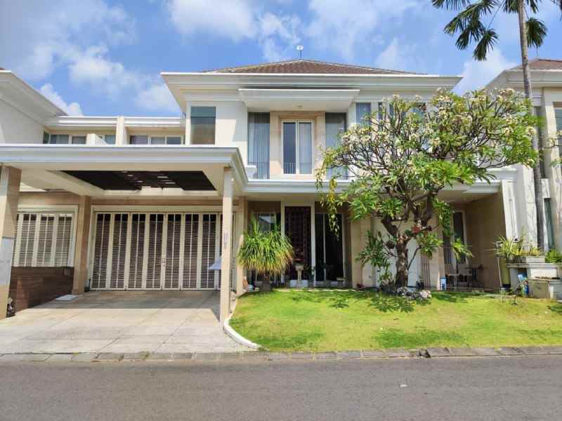 dijual rumah pakuwon indah