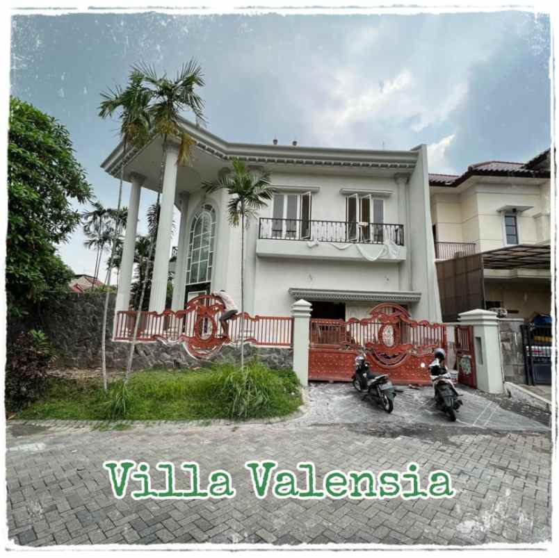 dijual rumah pakuwon indah villa valensia