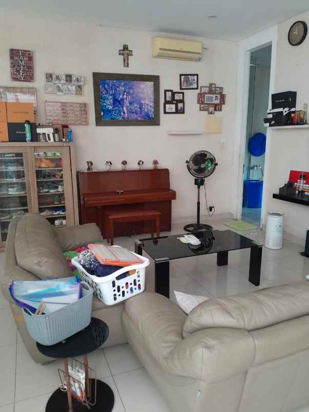 dijual rumah palm beach pakuwon city