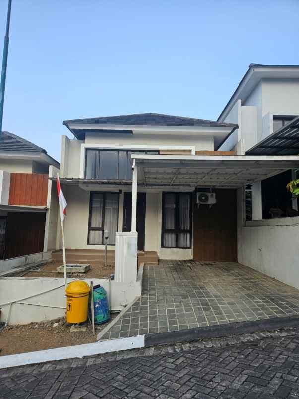 dijual rumah pandanaran hills