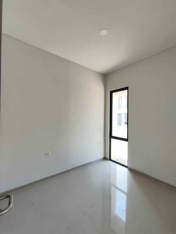 dijual rumah park sunrise 1 lantai 700 jutaan