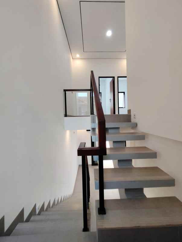 dijual rumah pasar minggu