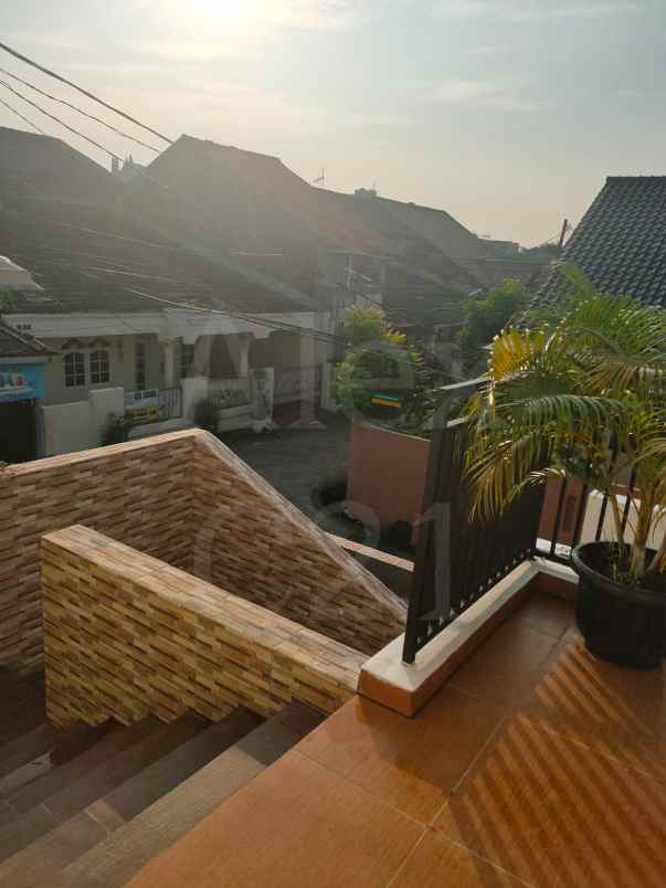 dijual rumah perum pondok bening