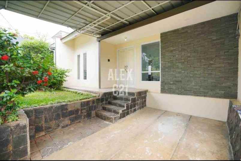 dijual rumah perum vila inti persada