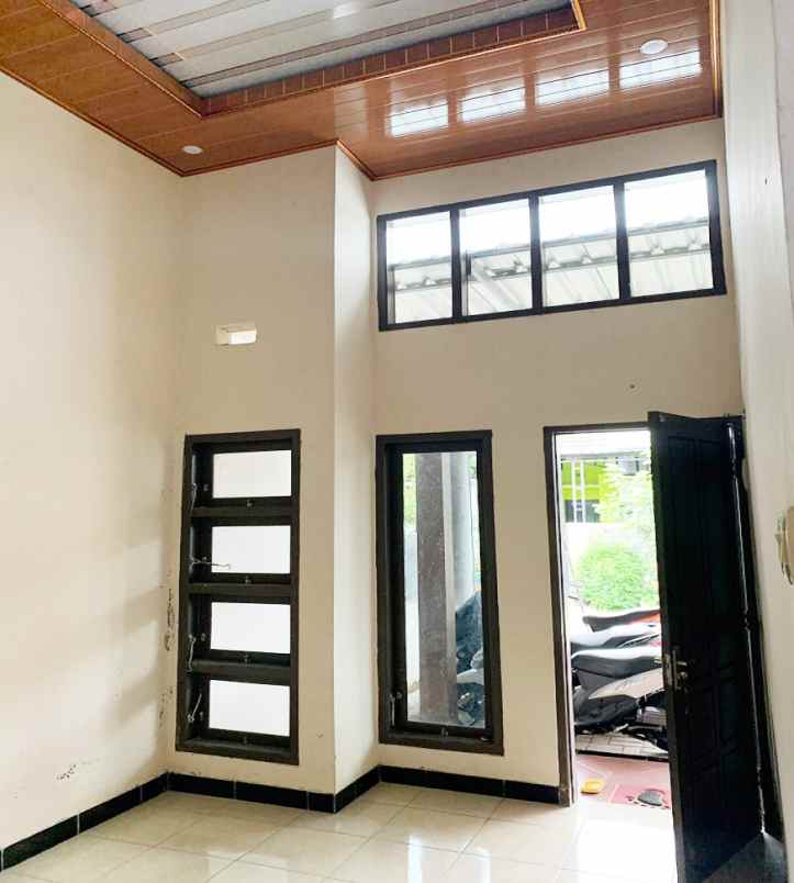 dijual rumah perumahan bukit royal